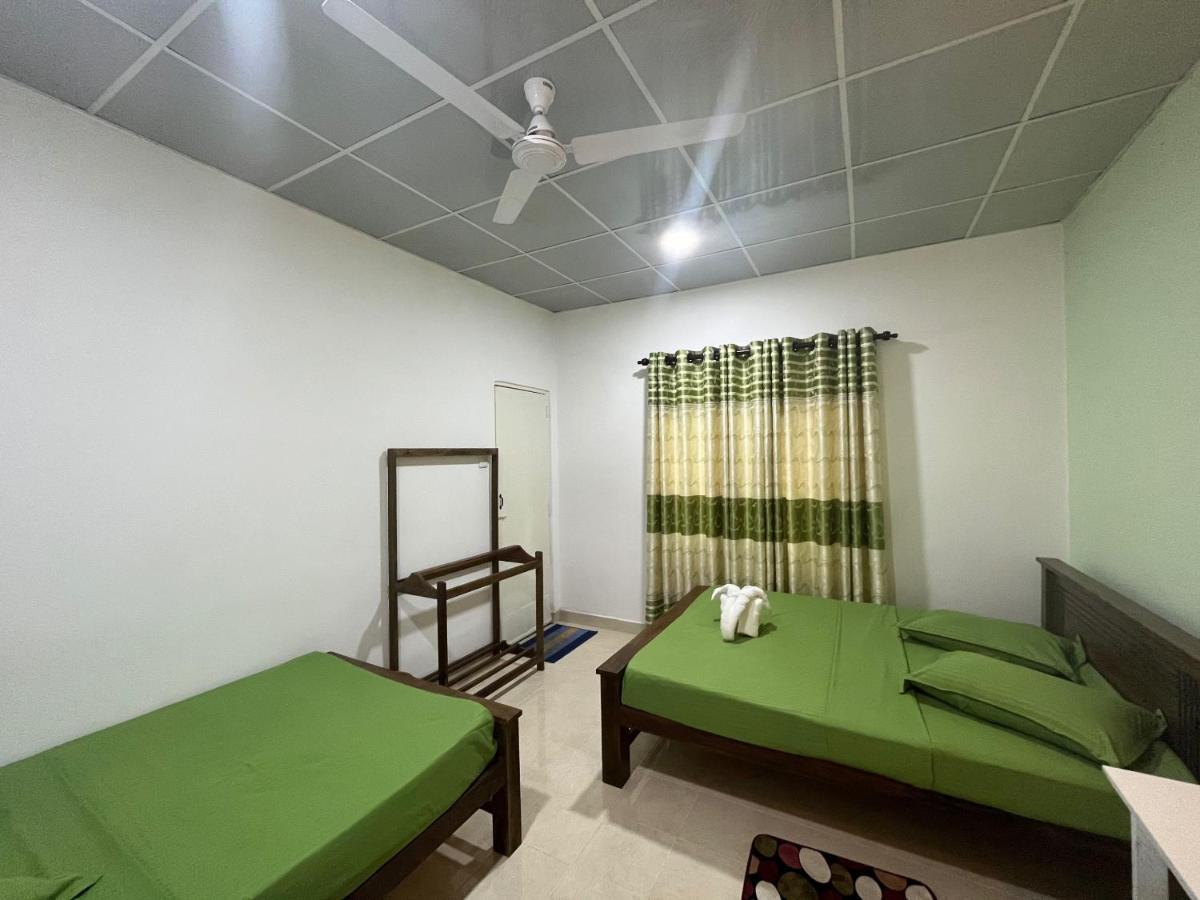 The Lake Round Guest House Kandy Exterior photo