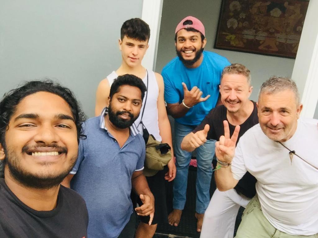 The Lake Round Guest House Kandy Exterior photo